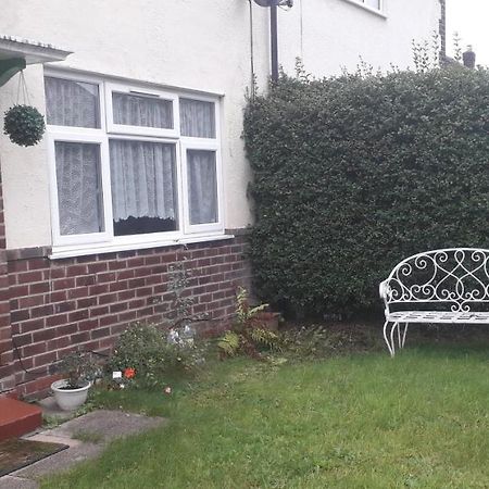 Green Village Guest House - Near Manchester Airport Sale Exteriör bild