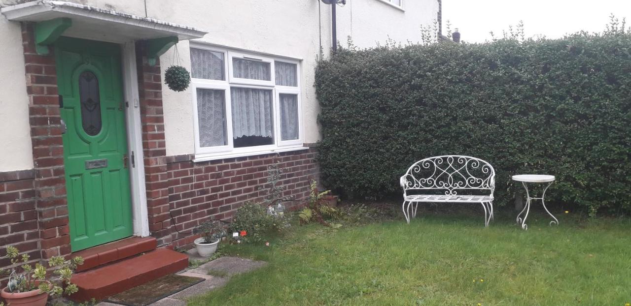 Green Village Guest House - Near Manchester Airport Sale Exteriör bild