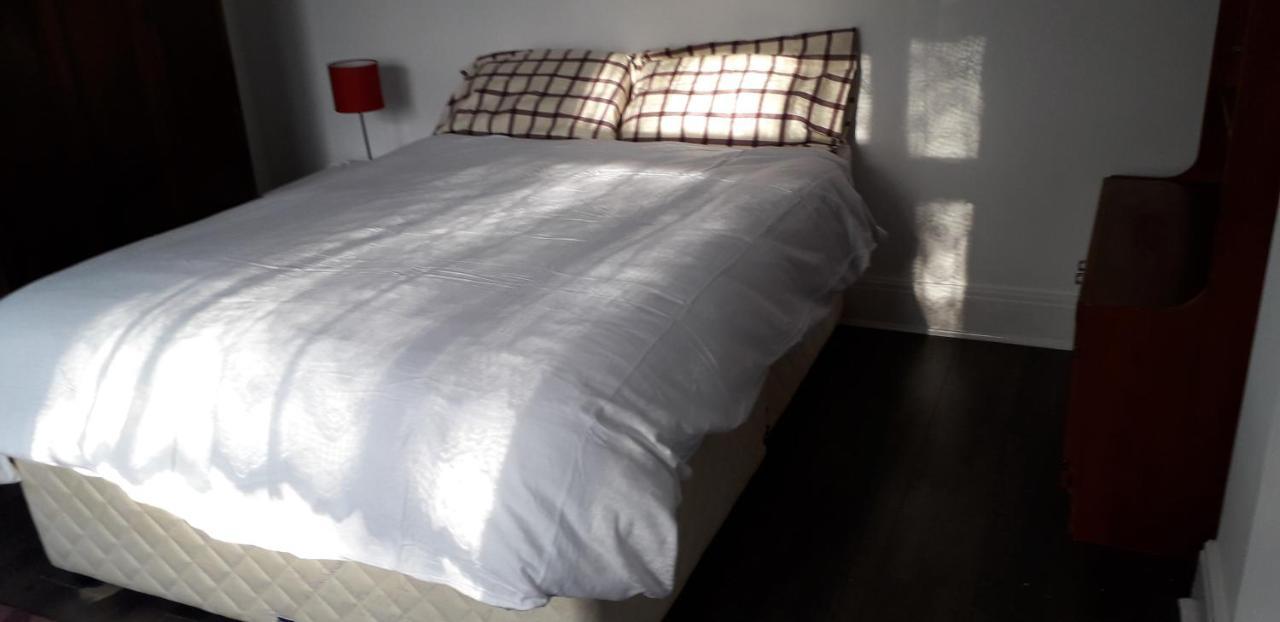Green Village Guest House - Near Manchester Airport Sale Exteriör bild