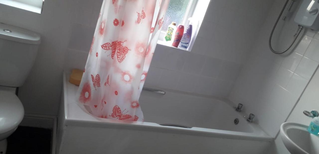 Green Village Guest House - Near Manchester Airport Sale Exteriör bild