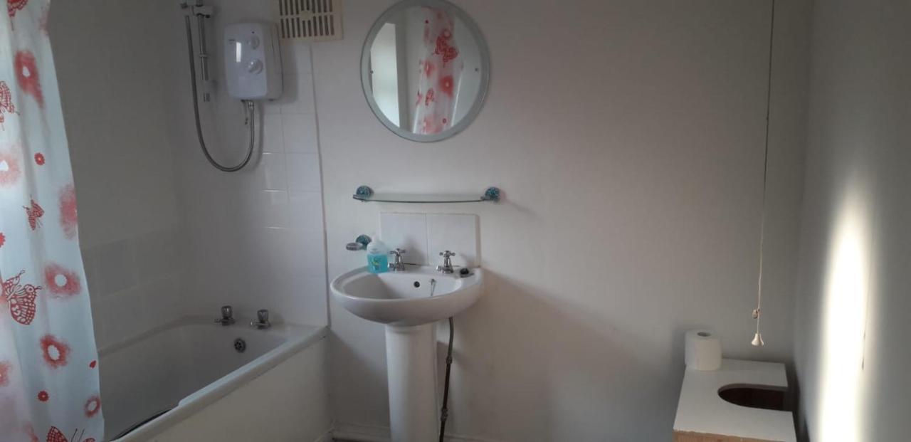 Green Village Guest House - Near Manchester Airport Sale Exteriör bild