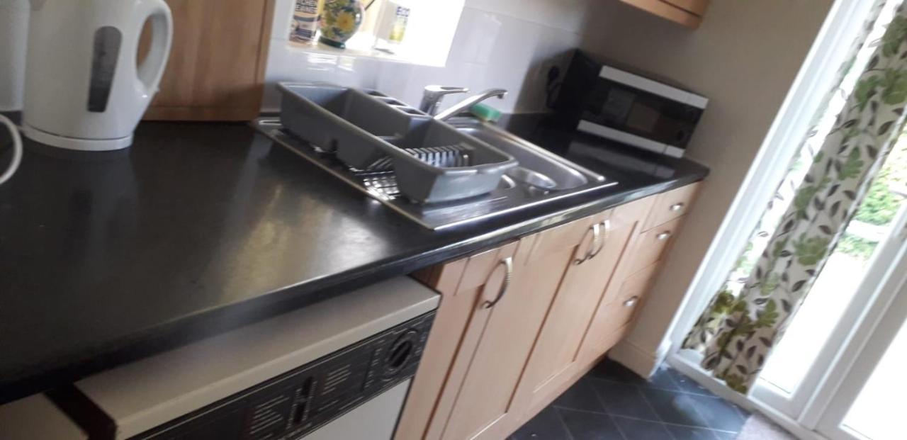 Green Village Guest House - Near Manchester Airport Sale Exteriör bild