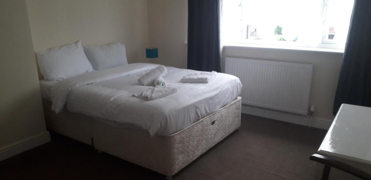Green Village Guest House - Near Manchester Airport Sale Exteriör bild